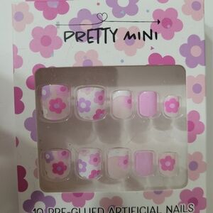 Pretty Mini Floral Artificial Nails